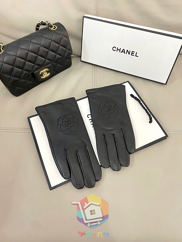 כפפות עור Chanel עם פרח מוטבע 10