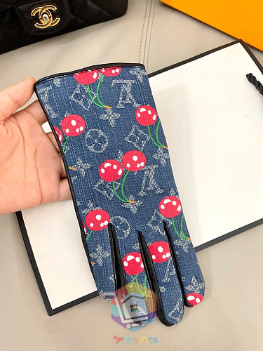 כפפות Louis Vuitton עם דובדבנים ופרווה בשני גוונים 7