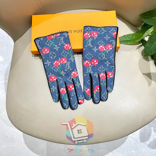 כפפות Louis Vuitton עם דובדבנים ופרווה בשני גוונים 9