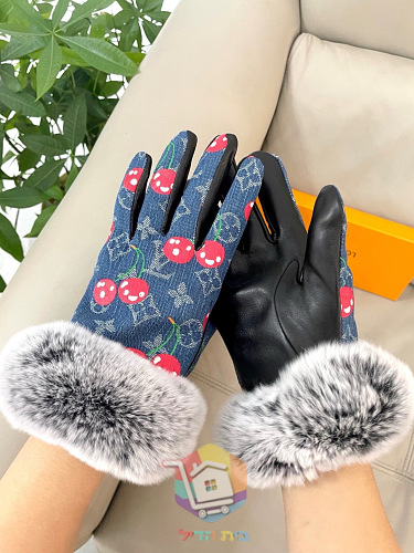 כפפות Louis Vuitton עם דובדבנים ופרווה בשני גוונים 12