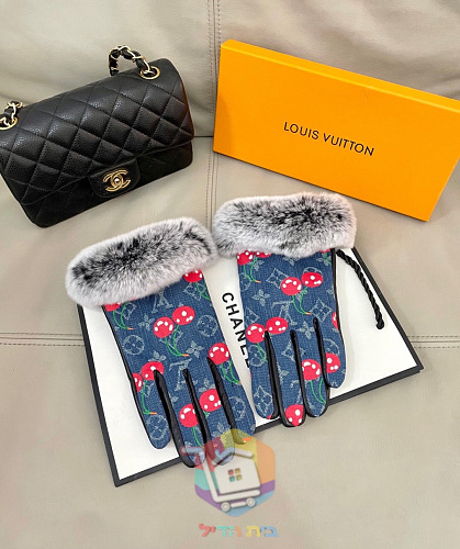 כפפות Louis Vuitton עם דובדבנים ופרווה בשני גוונים 20