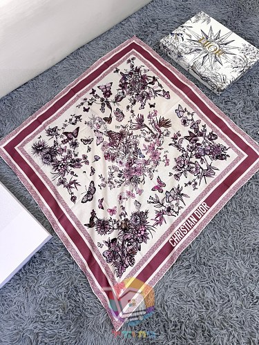 מטפחת Dior מודפסת בשלושה גוונים, 90x90 ס"מ 11