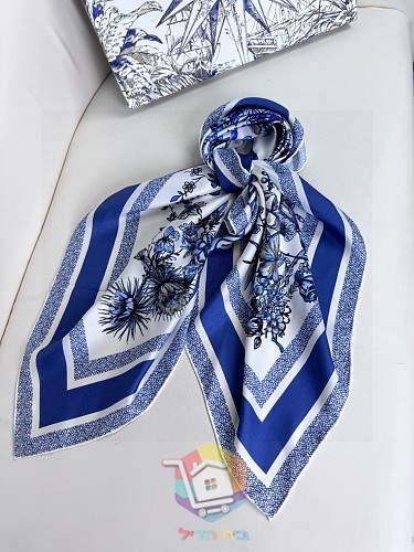 מטפחת Dior מודפסת בשלושה גוונים, 90x90 ס"מ 15