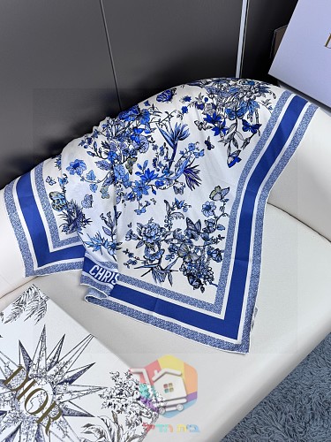 מטפחת Dior מודפסת בשלושה גוונים, 90x90 ס"מ 16