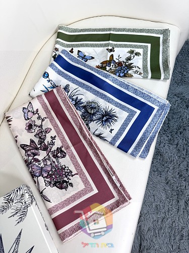 מטפחת Dior מודפסת בשלושה גוונים, 90x90 ס"מ 19
