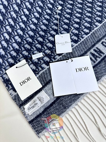 צעיף Dior במונוגרם בשלושה גוונים 10