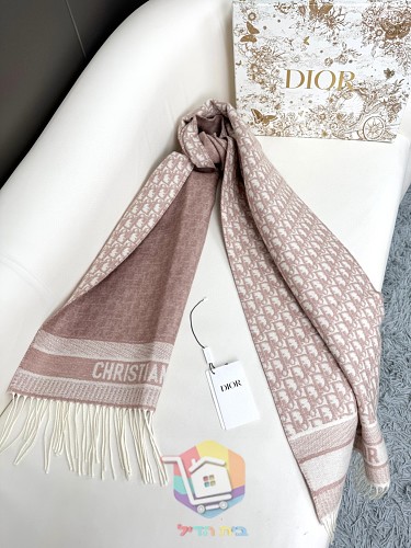 צעיף Dior במונוגרם בשלושה גוונים 20