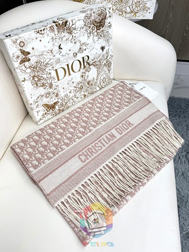 צעיף Dior במונוגרם בשלושה גוונים 22