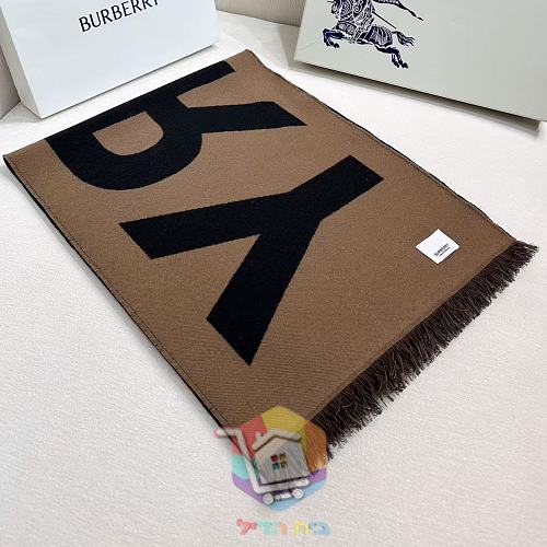 צעיף Burberry עם כיתוב בשלושה גוונים 6