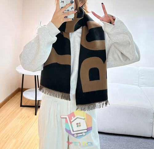 צעיף Burberry עם כיתוב בשלושה גוונים 8