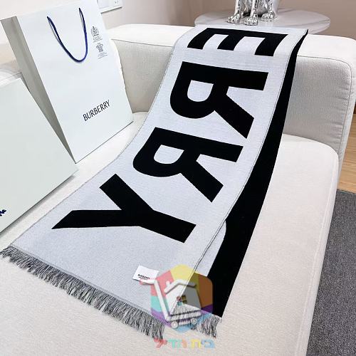 צעיף Burberry עם כיתוב בשלושה גוונים 12