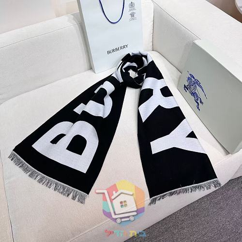 צעיף Burberry עם כיתוב בשלושה גוונים 13