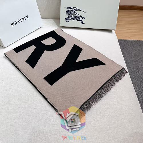 צעיף Burberry עם כיתוב בשלושה גוונים 24