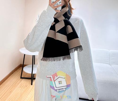 צעיף Burberry עם כיתוב בשלושה גוונים 25