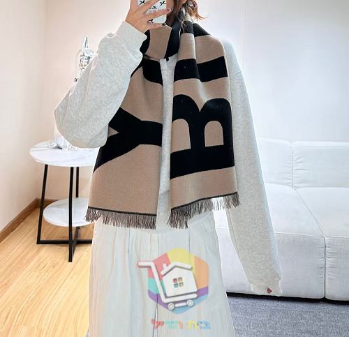 צעיף Burberry עם כיתוב בשלושה גוונים 26