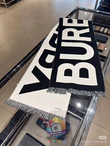 צעיף Burberry עם כיתוב בשלושה גוונים 27