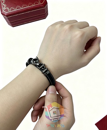 Cartier Armband aus Leder mit Pantherkopf und besetzten Halsbändern 2