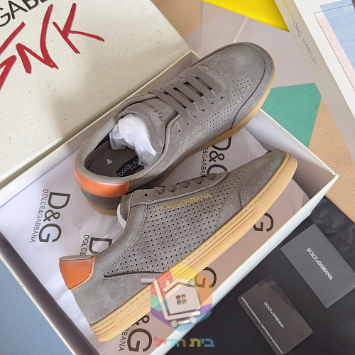 Dolce & Gabbana Sneaker aus perforiertem Leder, in sechs Farben 30