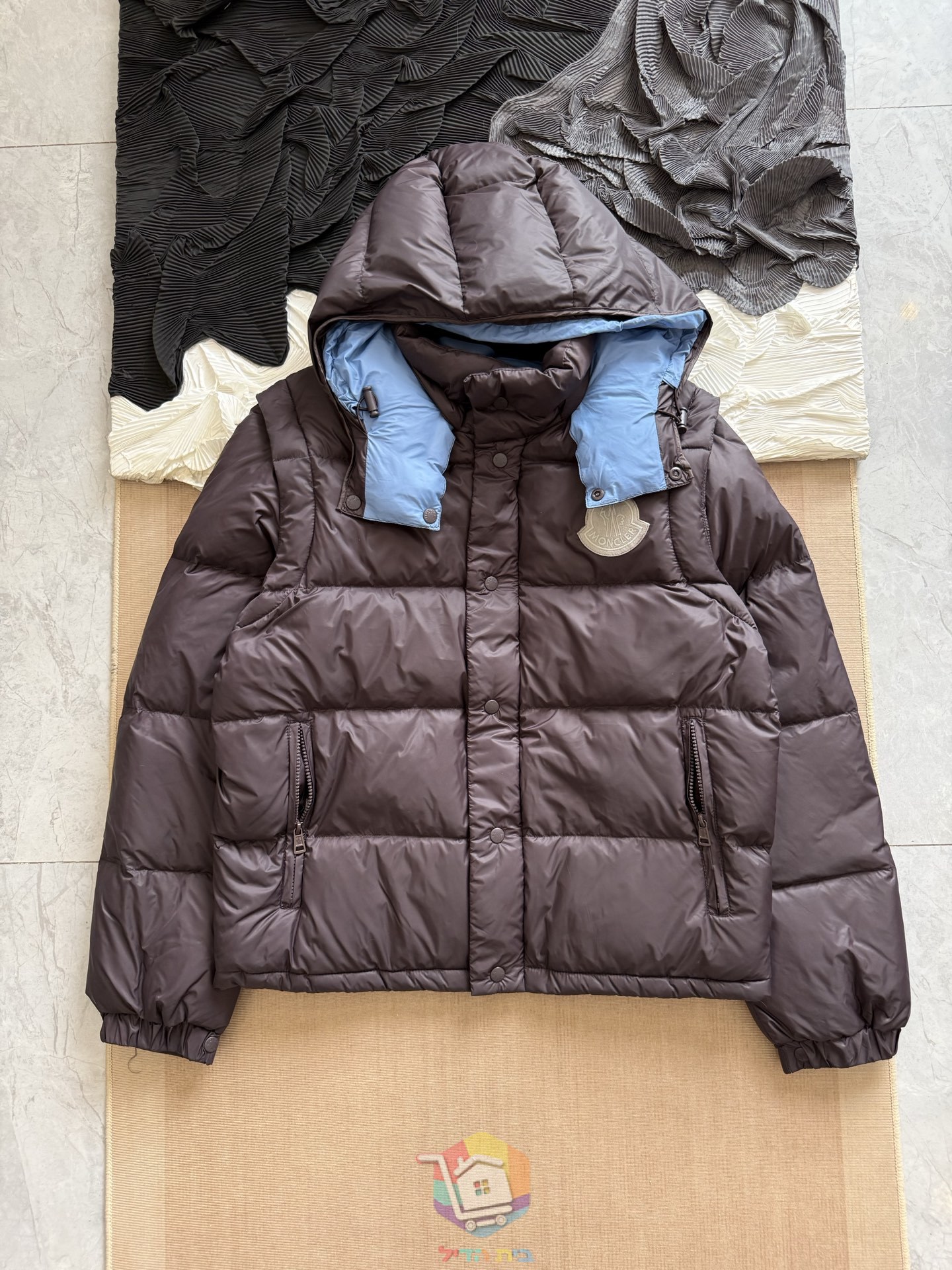 Moncler Cyclone 2-in-1 Daunenjacke mit abnehmbaren Ärmeln, Braun