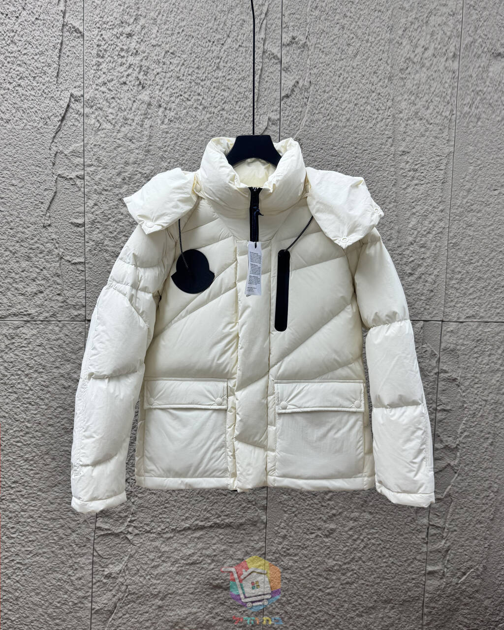 Moncler Daunenjacke mit Kapuze und Brusttaschen, Weiß oder Schwarz