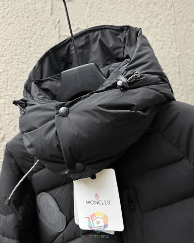 מעיל פוך Moncler עם קפוצ'ון וכיסי חזה, לבן או שחור, תמונה 3