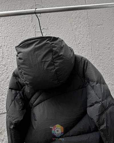מעיל פוך Moncler עם קפוצ'ון וכיסי חזה, לבן או שחור, תמונה 5