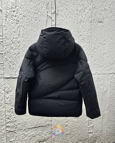 מעיל פוך Moncler עם קפוצ'ון וכיסי חזה, לבן או שחור, תמונה 6