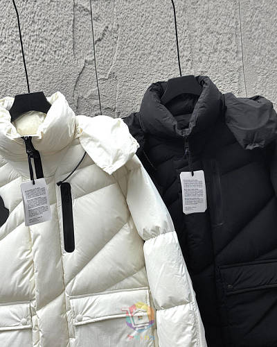מעיל פוך Moncler עם קפוצ'ון וכיסי חזה, לבן או שחור, תמונה 8