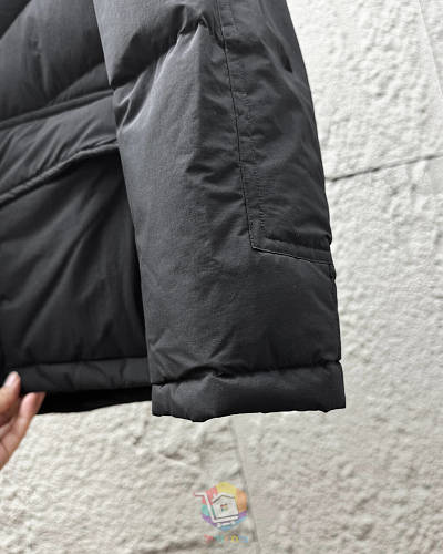מעיל פוך Moncler עם קפוצ'ון וכיסי חזה, לבן או שחור, תמונה 9