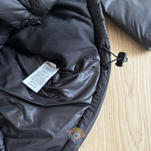 מעיל פוך Burberry עם קפוצ'ון בבטנת משבצות, בז' או שחור, תמונה 9