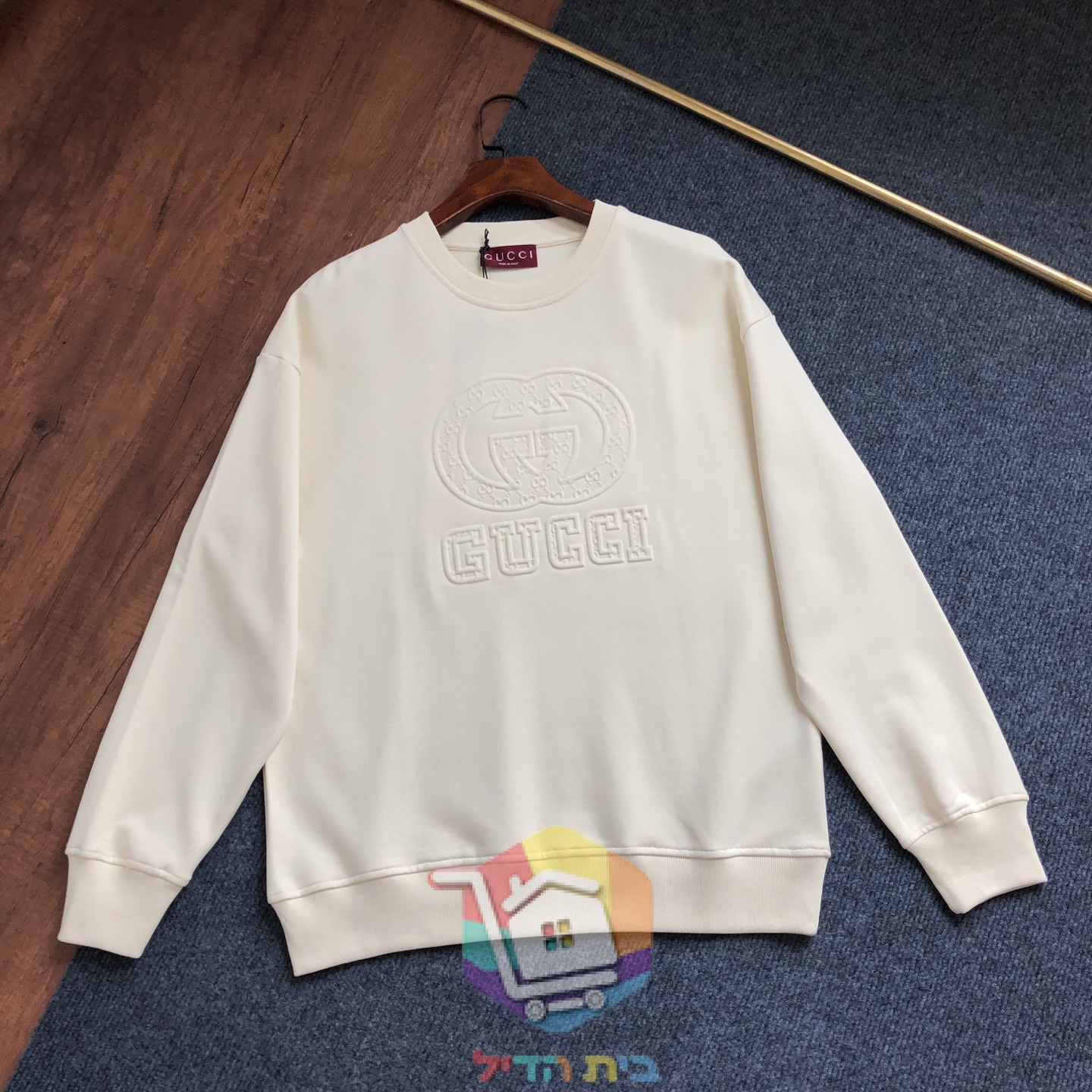 סווטשירט Gucci עם לוגו מובלט, שמנת, שחור
