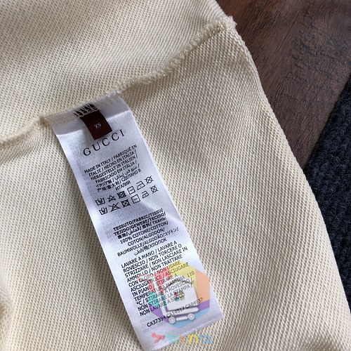 סווטשירט Gucci עם לוגו מובלט, שמנת, שחור 1