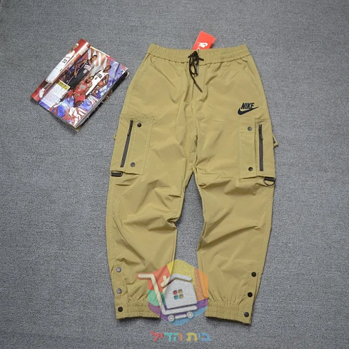 Nike Cargo-Jogginghose in zwei Farben