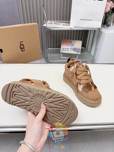 נעלי סניקרס UGG Lowmel בארבעה גוונים 10
