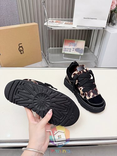 נעלי סניקרס UGG Lowmel בארבעה גוונים 20