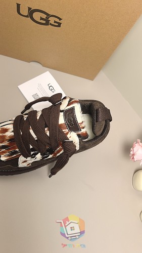 נעלי סניקרס UGG Lowmel בארבעה גוונים 32