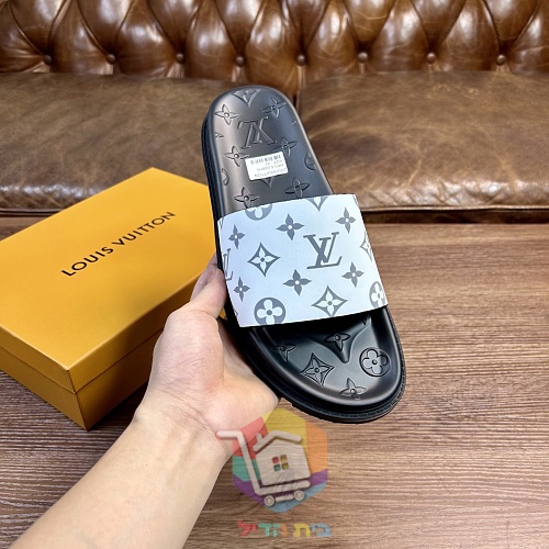 כפכפי Louis Vuitton Waterfront במונוגרם בשבעה גוונים 4