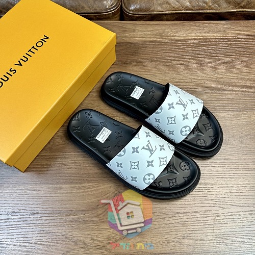 כפכפי Louis Vuitton Waterfront במונוגרם בשבעה גוונים 7