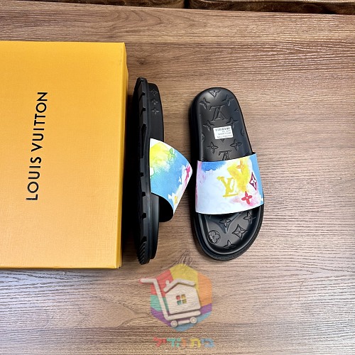 כפכפי Louis Vuitton Waterfront במונוגרם בשבעה גוונים 14