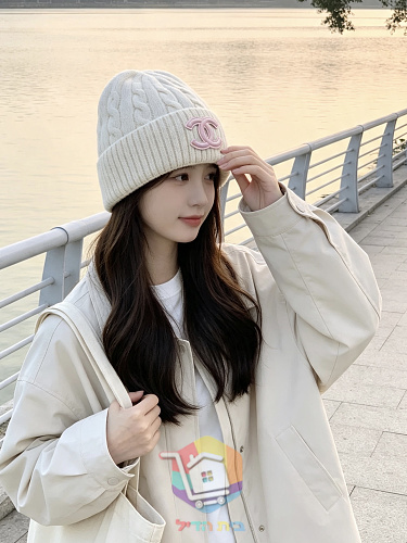 Beanie Chanel aus Zopfstrick 48