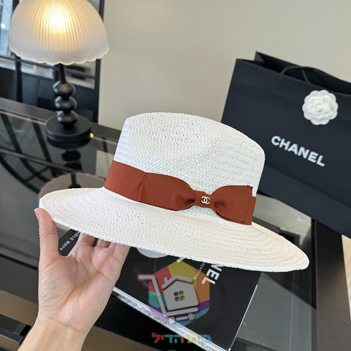 Strohhut Chanel in Weiß mit schwarzem Band 14