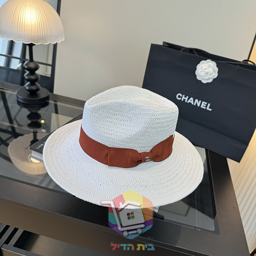 Strohhut Chanel in Weiß mit schwarzem Band 17