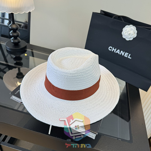Strohhut Chanel in Weiß mit schwarzem Band 19
