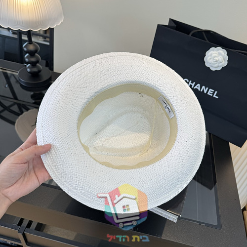 Strohhut Chanel in Weiß mit schwarzem Band 21