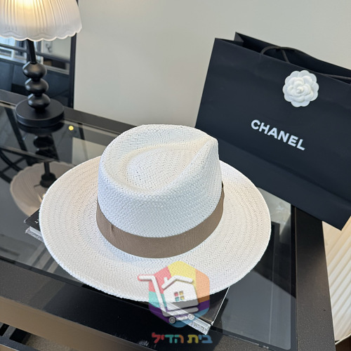 Strohhut Chanel in Weiß mit schwarzem Band 22