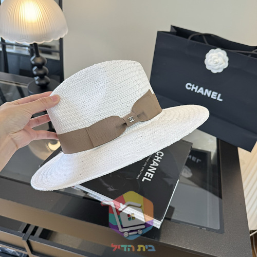 Strohhut Chanel in Weiß mit schwarzem Band 27