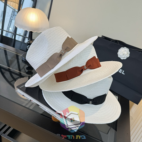 Strohhut Chanel in Weiß mit schwarzem Band 29